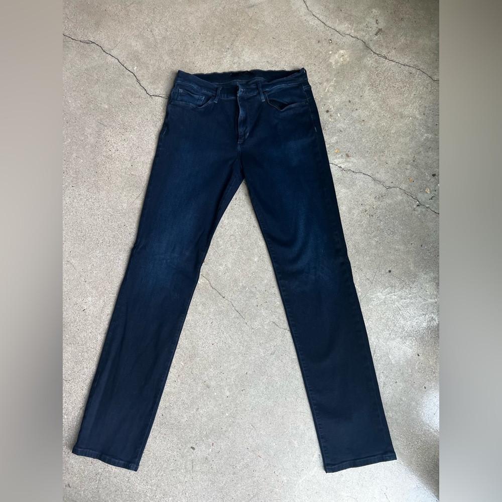 Joes Jeans - The Brixton Straight and narrow. Size 33. Dark denim color.